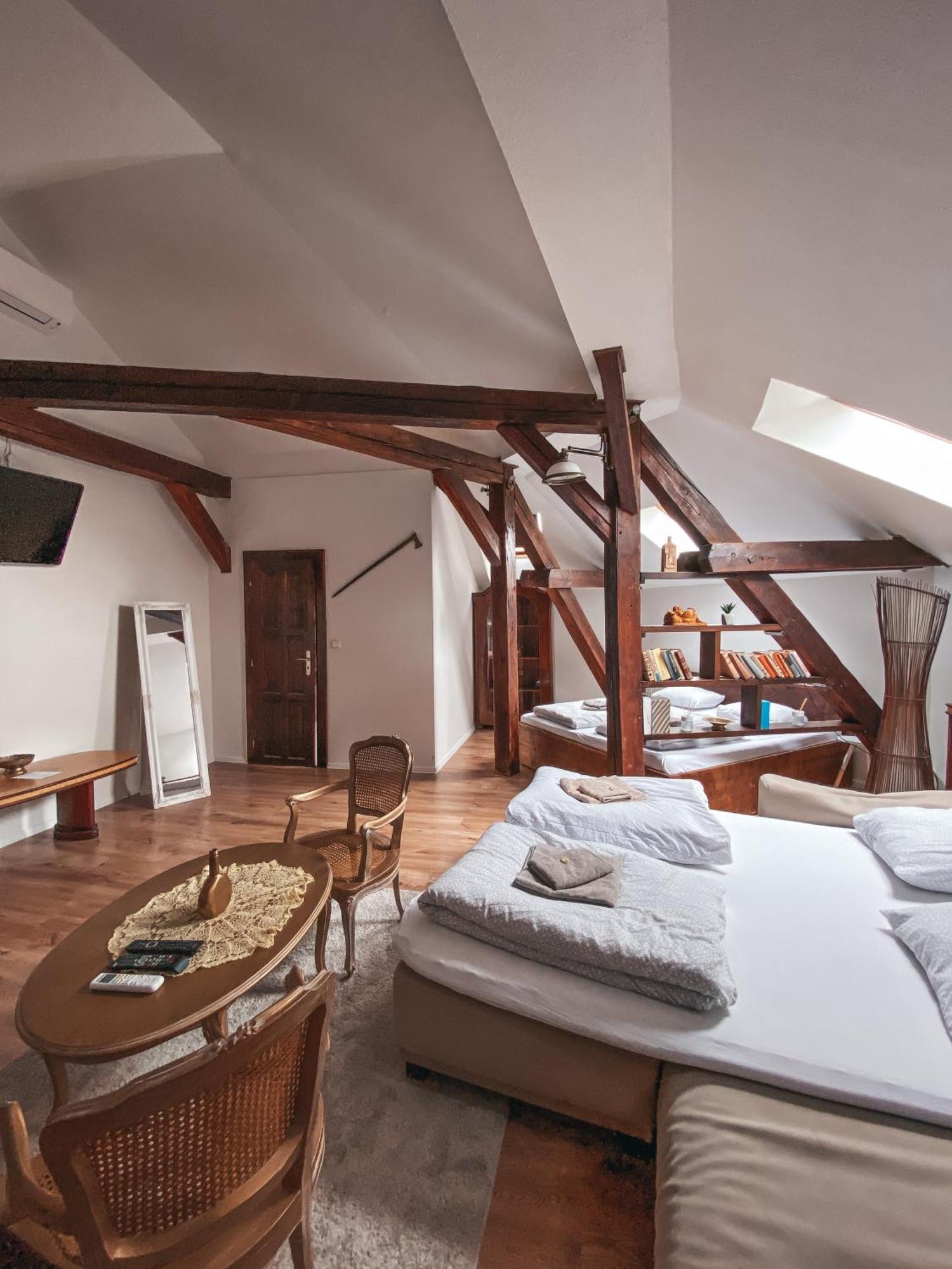 Blue Lotus Apartments Bratislava Eksteriør bilde