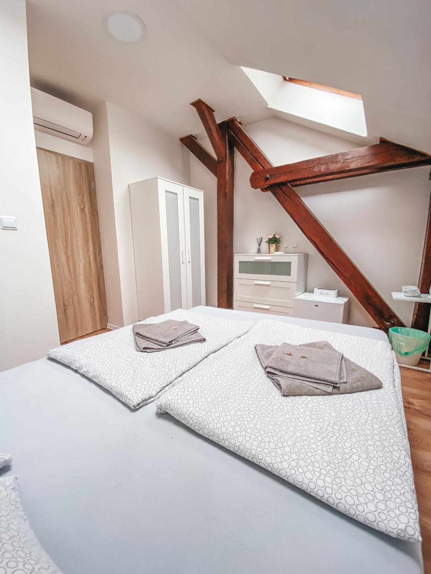Blue Lotus Apartments Bratislava Eksteriør bilde